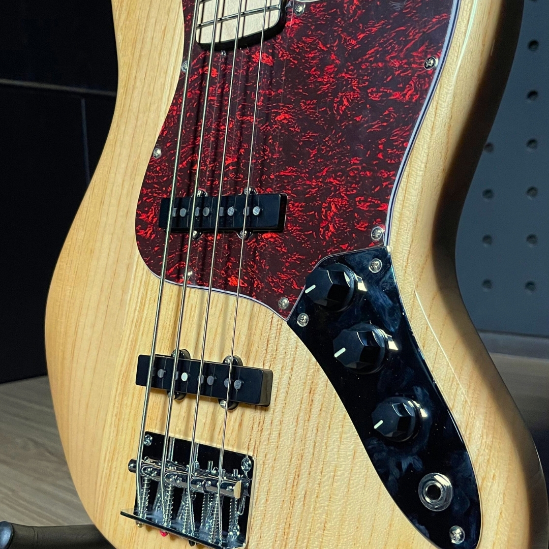LA Guitarworks Bass MJB-03 in Gloss NA finishes - Gambar 3